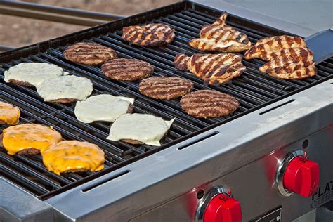 The best flat top grills that are also versatile might include particular features that make the grilling experience an easier, cleaner task. For example, the best and most versatile flat top grills provide shelving space. These shelves could be located on the sides of the grill, or at the bottom where they’re built into the frame itself.